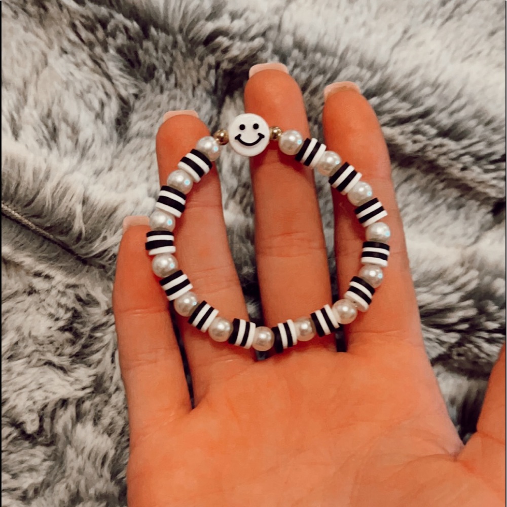 Black? White? Bracelet? 🤍🖤